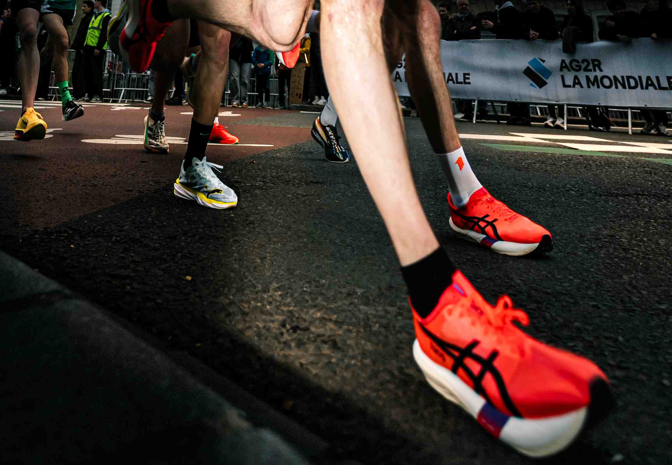 Chaussures ASICS Metaspeed portées par un coureur