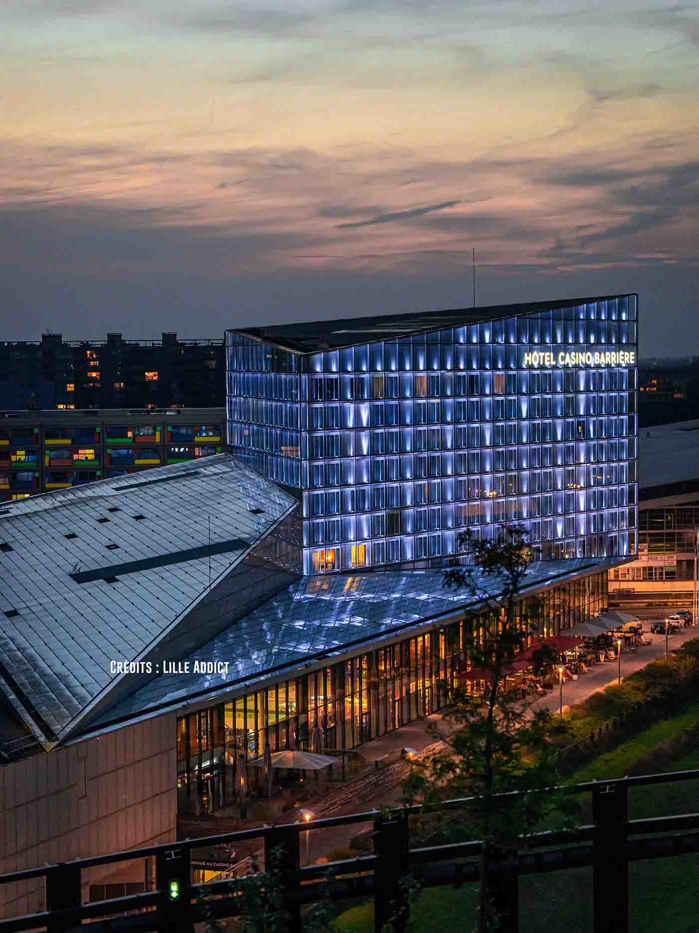 Casino Barrière de Lille illuminé de nuit