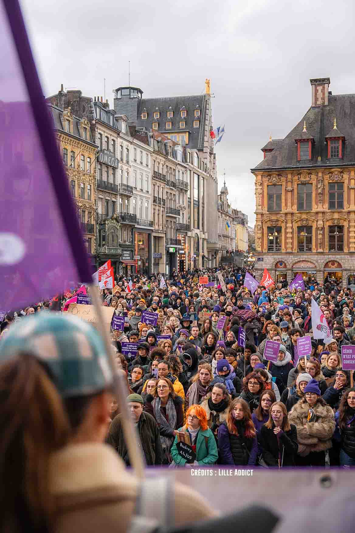 Foule lors de la manifestation Nous Toutes à Lille