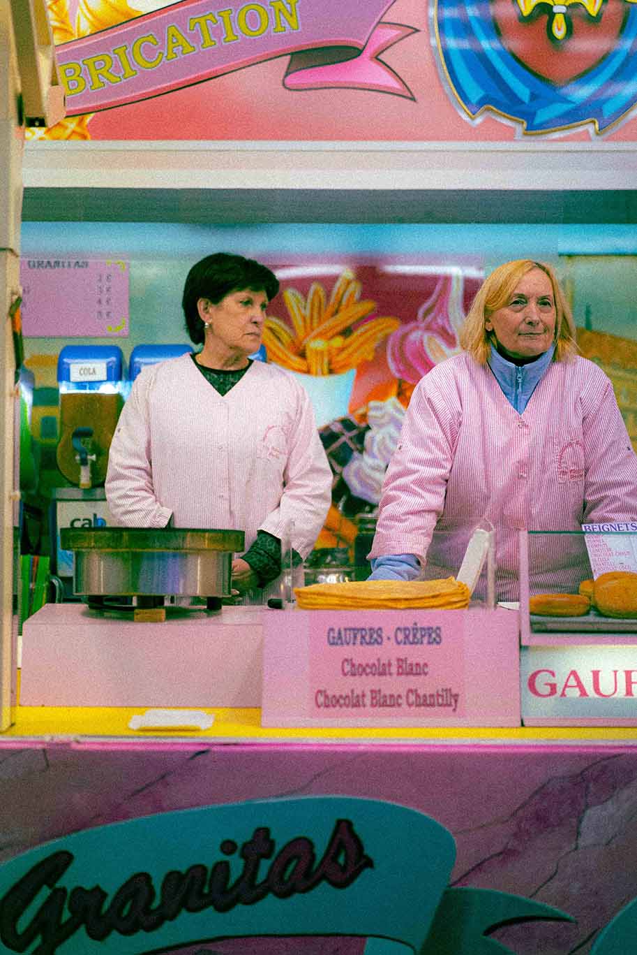 Stand coloré d'une fête foraine à Lille