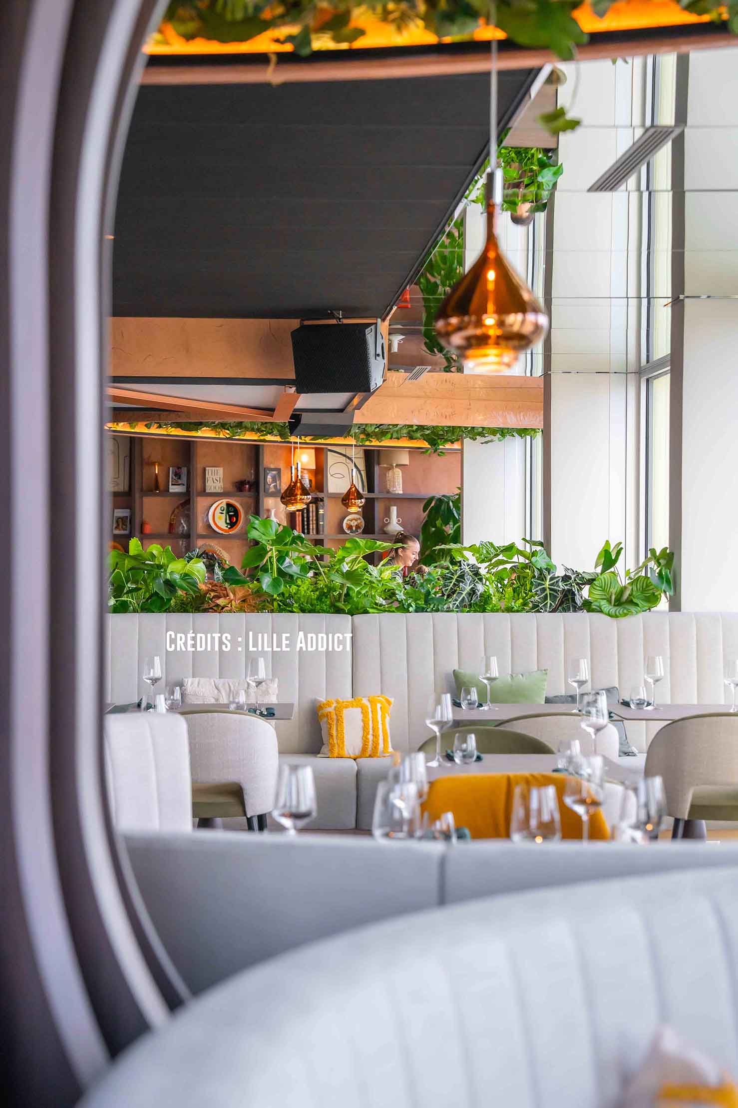 Table et décoration intérieure du restaurant Mesa à Lille